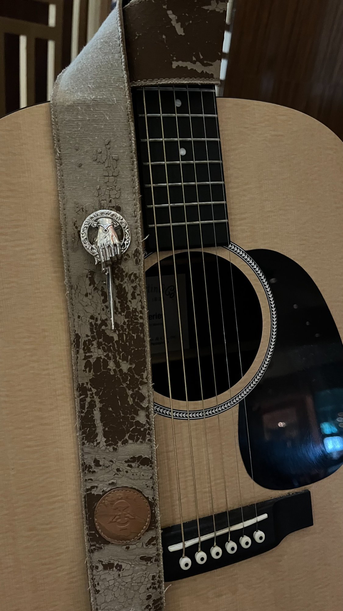 Rodo Acústico's Martin & Co. acoustic guitar close-up detail
